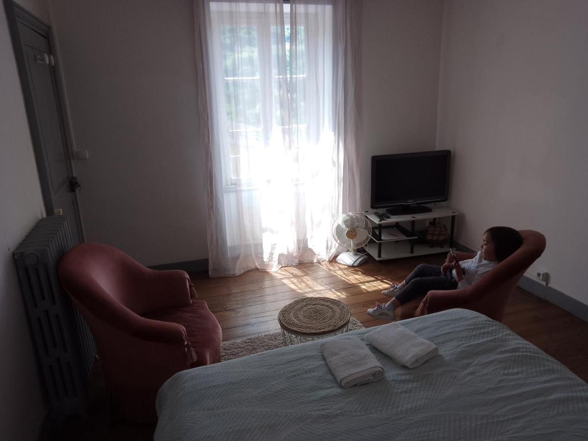 La Chaloupe 4 Bed & Breakfast Thiers Dış mekan fotoğraf
